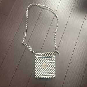 Chevron black white metal medallion crossbody w/ adjustable strap & zipper close